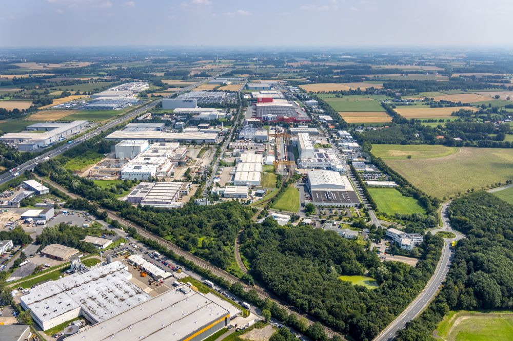 Bönen aus der Vogelperspektive: Container- Terminal im GVZ Güterverkehrszentrum im Logistikzentrum RuhrOst in Bönen im Bundesland Nordrhein-Westfalen, Deutschland