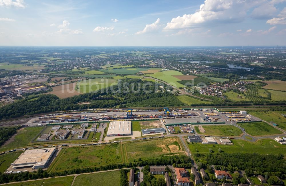 Duisburg von oben - Container- Terminal im GVZ Güterverkehrszentrum im Ortsteil Rheinhausen in Duisburg im Bundesland Nordrhein-Westfalen, Deutschland