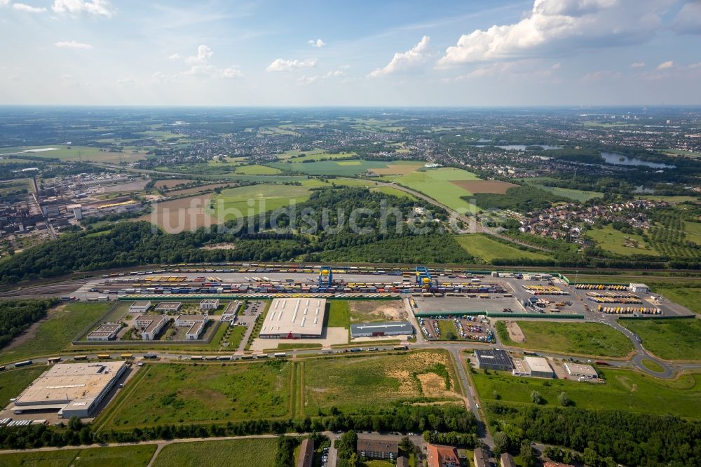 Luftaufnahme Duisburg - Container- Terminal im GVZ Güterverkehrszentrum im Ortsteil Rheinhausen in Duisburg im Bundesland Nordrhein-Westfalen, Deutschland