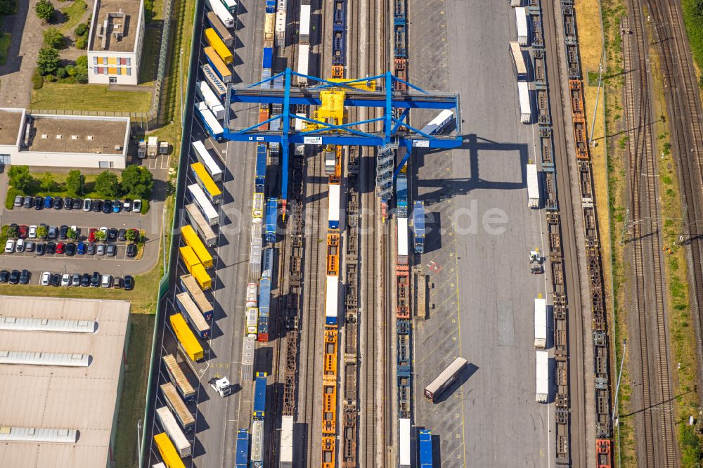 Duisburg aus der Vogelperspektive: Container- Terminal im GVZ Güterverkehrszentrum im Ortsteil Rheinhausen in Duisburg im Bundesland Nordrhein-Westfalen, Deutschland