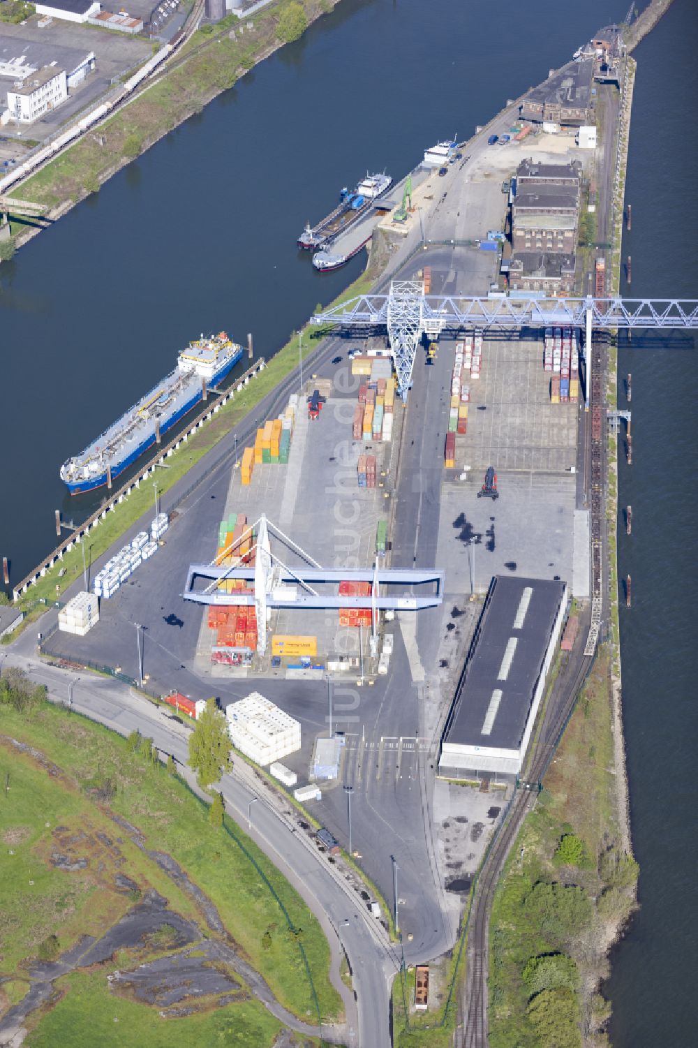 Krefeld aus der Vogelperspektive: Container Terminal in Krefeld im Bundesland Nordrhein-Westfalen, Deutschland