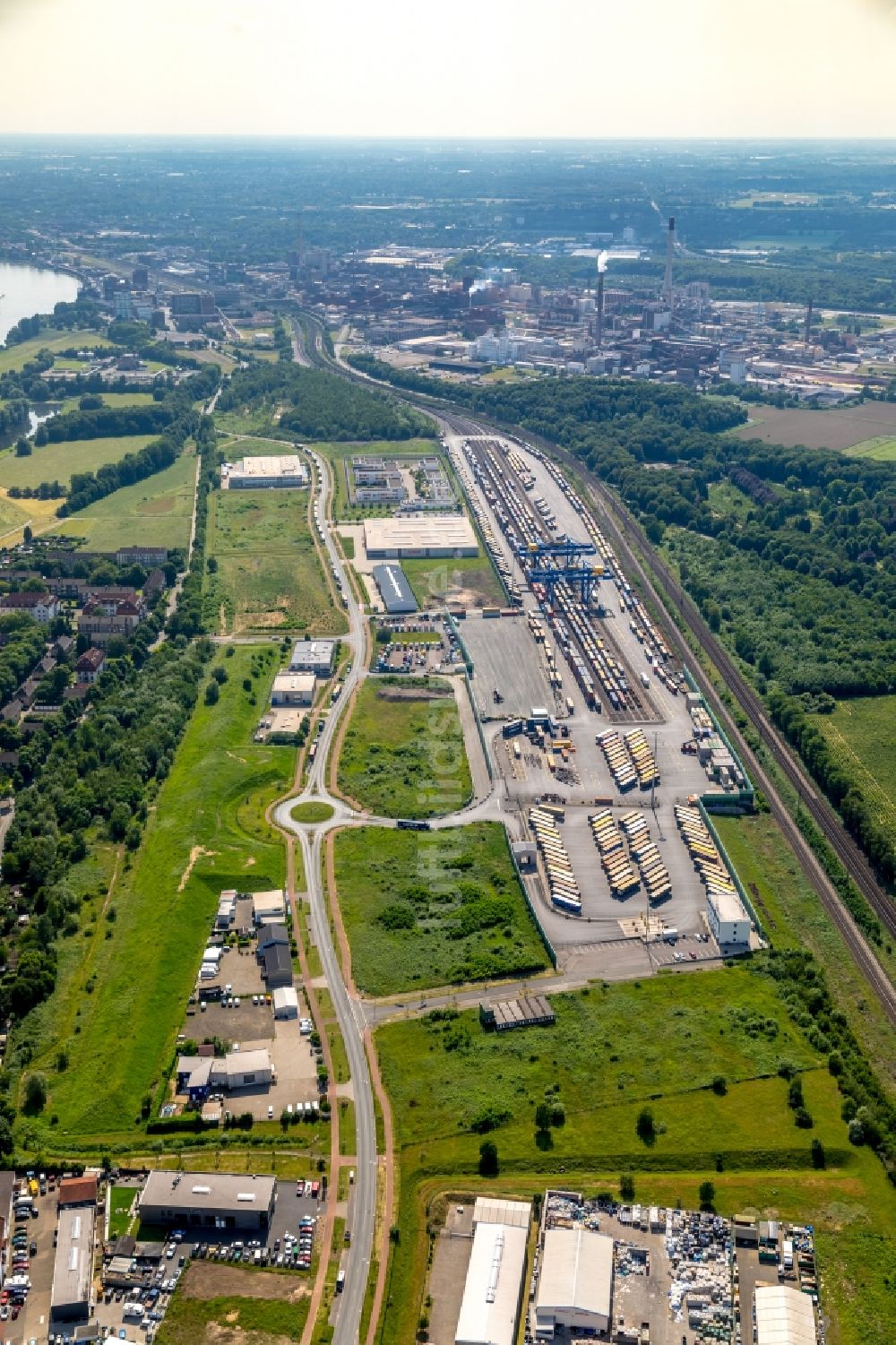 Luftaufnahme Duisburg - Container- Terminal Samskip Multimodal Rail Terminal in Duisburg im Bundesland Nordrhein-Westfalen, Deutschland