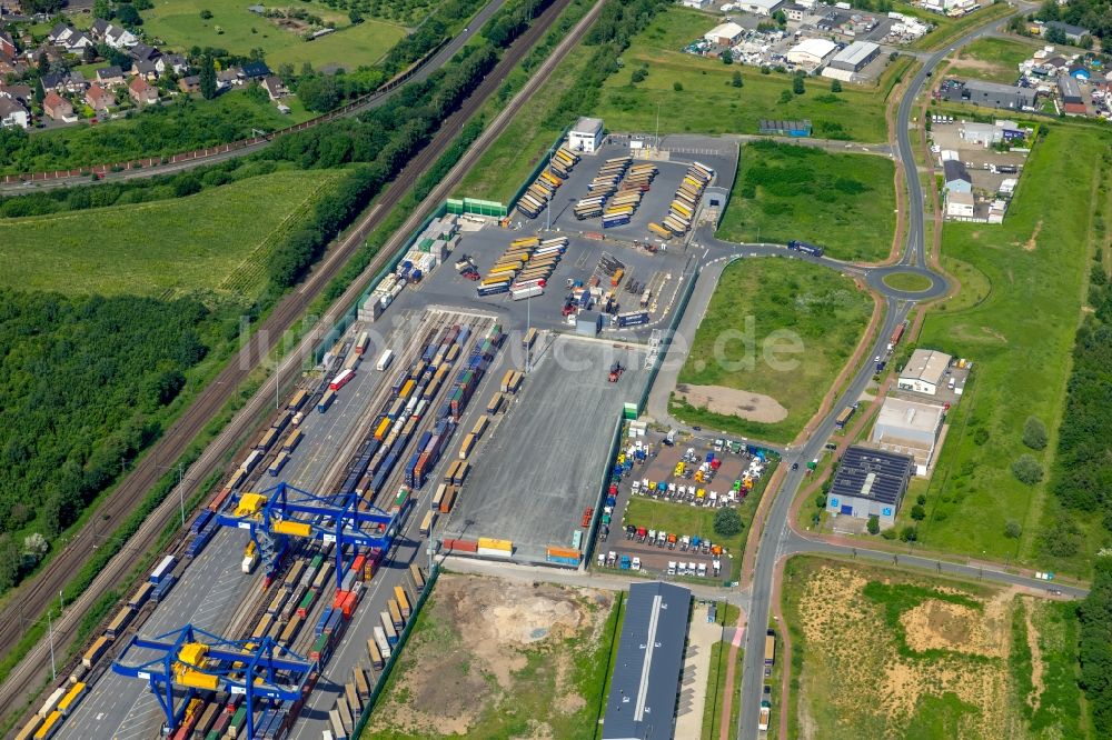 Duisburg von oben - Container- Terminal Samskip Multimodal Rail Terminal in Duisburg im Bundesland Nordrhein-Westfalen, Deutschland