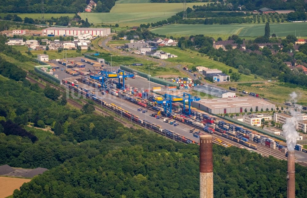 Duisburg von oben - Container- Terminal Samskip Multimodal Rail Terminal in Duisburg im Bundesland Nordrhein-Westfalen, Deutschland