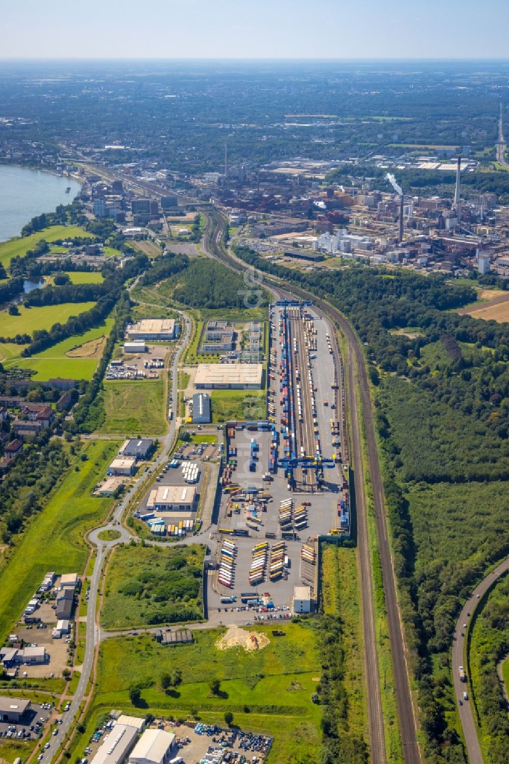 Luftaufnahme Duisburg - Container- Terminal Samskip Multimodal Rail Terminal im logport in Duisburg im Bundesland Nordrhein-Westfalen, Deutschland