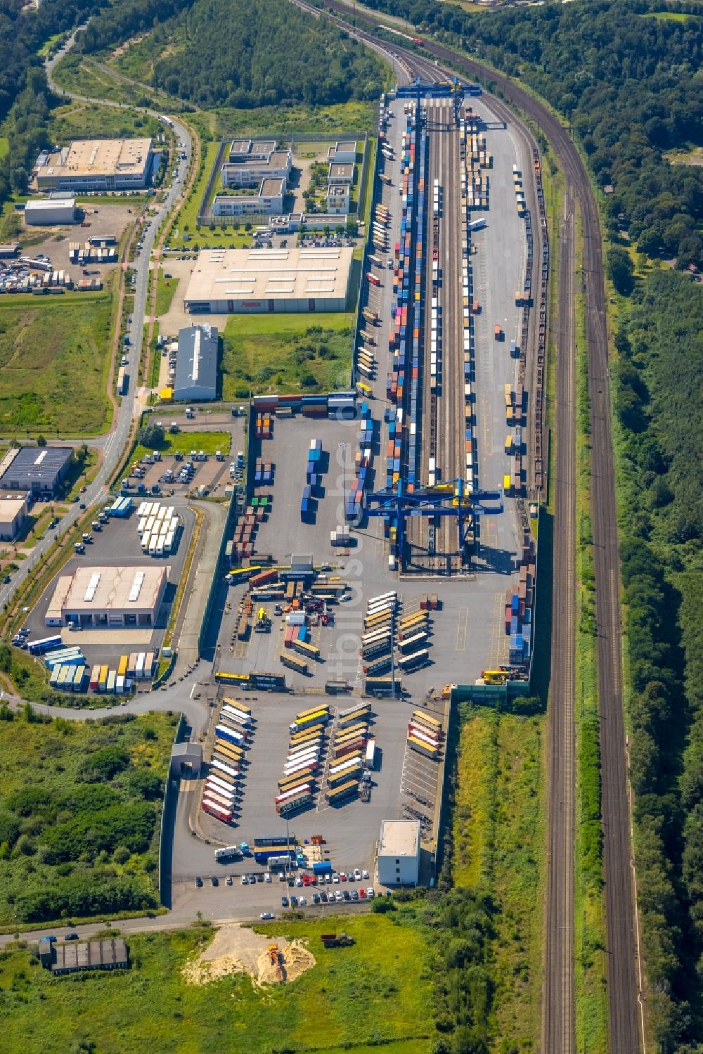 Duisburg aus der Vogelperspektive: Container- Terminal Samskip Multimodal Rail Terminal im logport in Duisburg im Bundesland Nordrhein-Westfalen, Deutschland