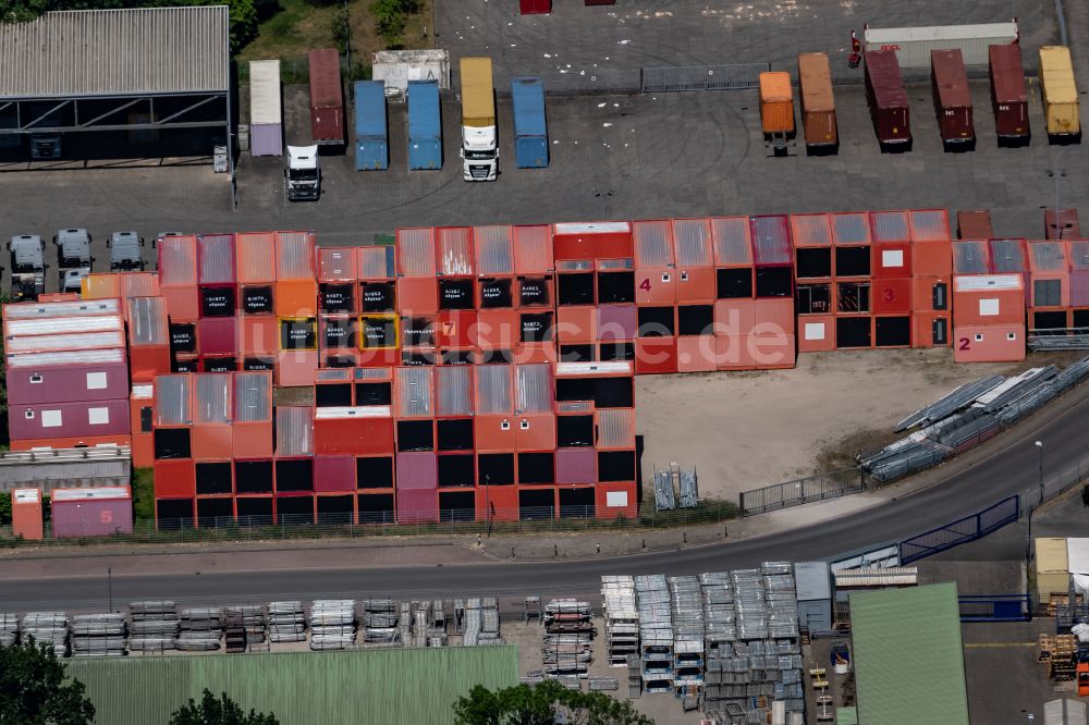 Luftbild Bremen - Containerlagerplatz im Gewerbegebiet im Ortsteil Neustädter Hafen in Bremen, Deutschland