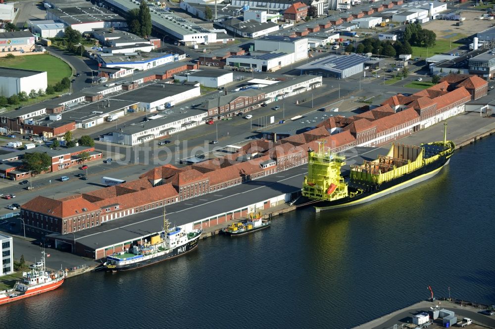 Luftbild Bremerhaven - Containerschiff BORUSSIA DORTMUND im Hafen in Bremerhaven im Bundesland Bremen