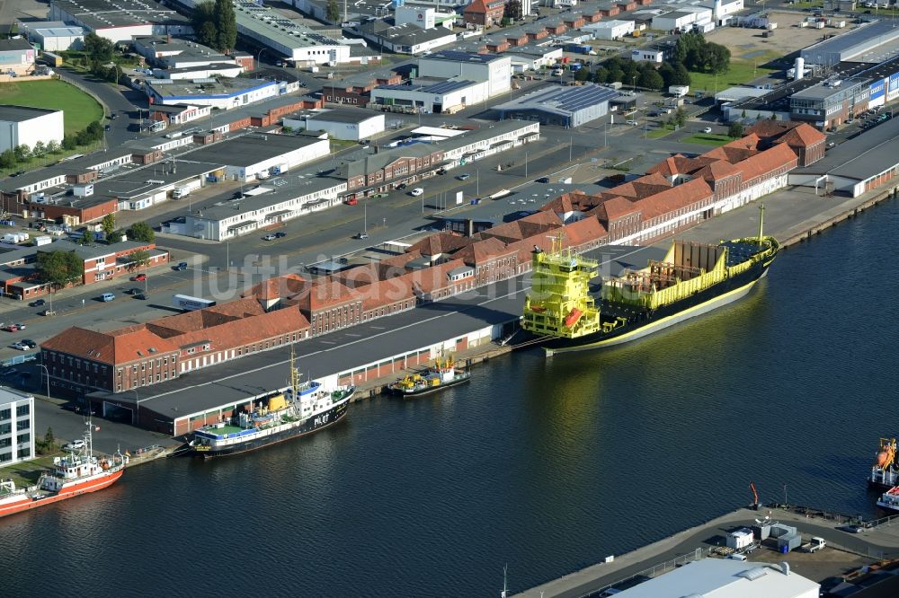 Luftaufnahme Bremerhaven - Containerschiff BORUSSIA DORTMUND im Hafen in Bremerhaven im Bundesland Bremen