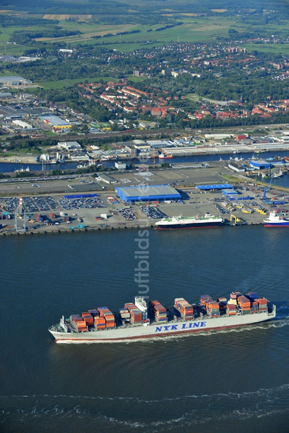 Cuxhaven von oben - Containerschiff - Frachter NYK Hercules der Reederei NYK LINE GmbH bei der Fahrt vor der Nordseeküste bei Cuxhaven im Bundesland Niedersachsen