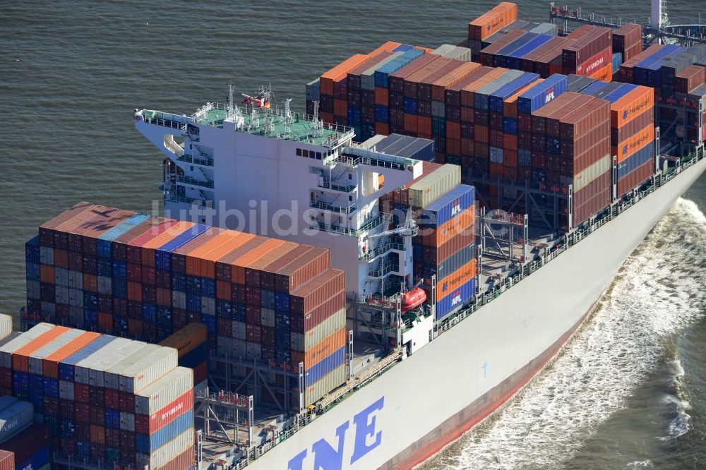 Cuxhaven von oben - Containerschiff - Frachter NYK Hercules der Reederei NYK LINE GmbH bei der Fahrt vor der Nordseeküste bei Cuxhaven im Bundesland Niedersachsen