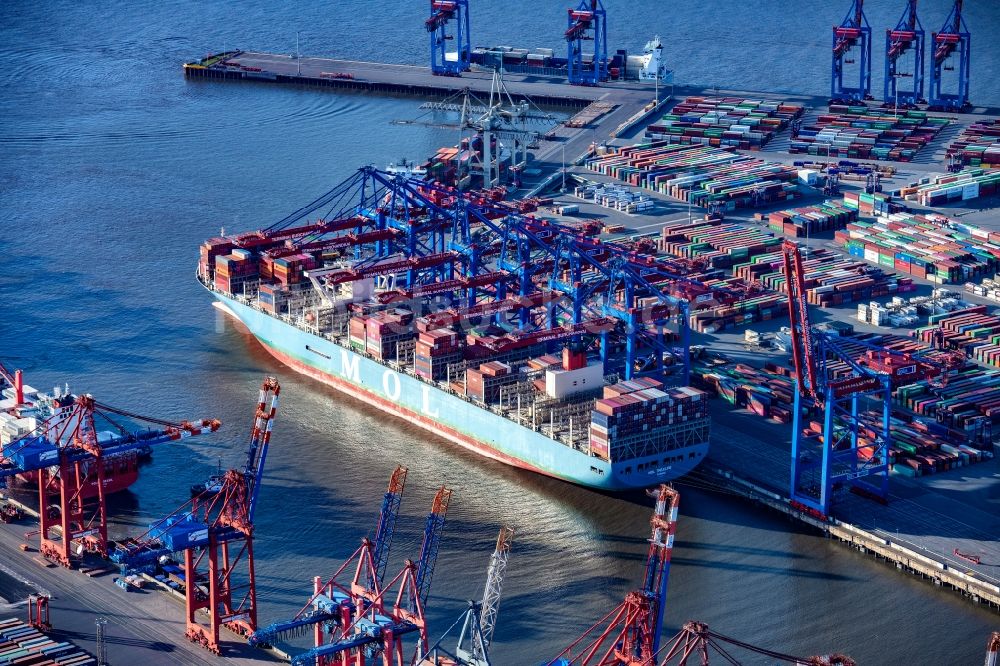 Luftbild Hamburg - Containerschiff Mol-Treasure am Burchardkai im Hafen im Ortsteil Waltershof in Hamburg, Deutschland