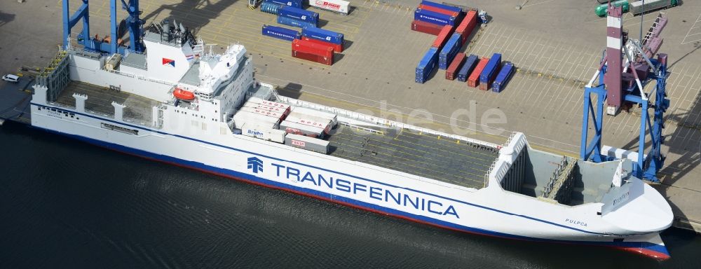 Lübeck aus der Vogelperspektive: Containerschiff der Reederei Spliethoffs Bevrachtungskantoor BV im Hafen in Lübeck im Bundesland Schleswig-Holstein