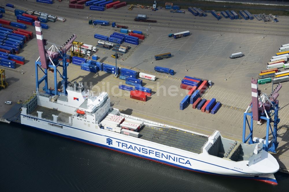 Luftbild Lübeck - Containerschiff der Reederei Spliethoffs Bevrachtungskantoor BV im Hafen in Lübeck im Bundesland Schleswig-Holstein