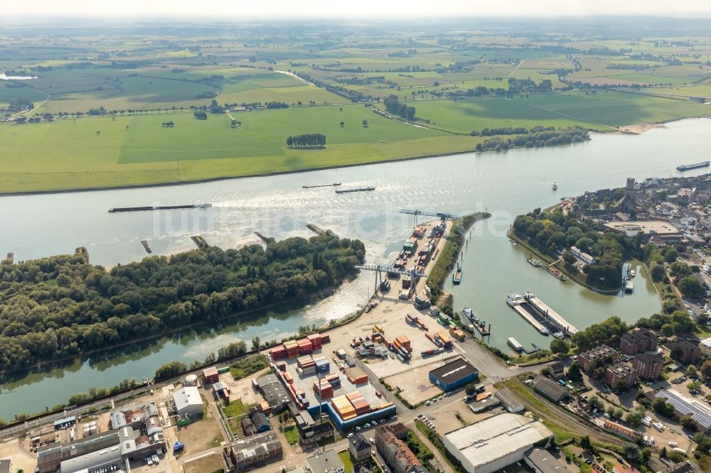 Luftbild Emmerich am Rhein - Containerterminal am Binnenhafen in Emmerich am Rhein im Bundesland Nordrhein-Westfalen, Deutschland