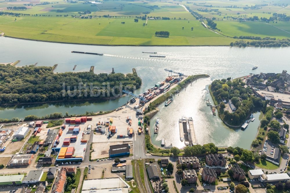 Luftaufnahme Emmerich am Rhein - Containerterminal am Binnenhafen in Emmerich am Rhein im Bundesland Nordrhein-Westfalen, Deutschland