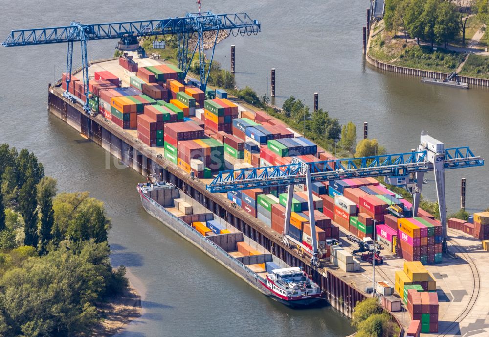 Luftaufnahme Emmerich am Rhein - Containerterminal am Binnenhafen in Emmerich am Rhein im Bundesland Nordrhein-Westfalen, Deutschland