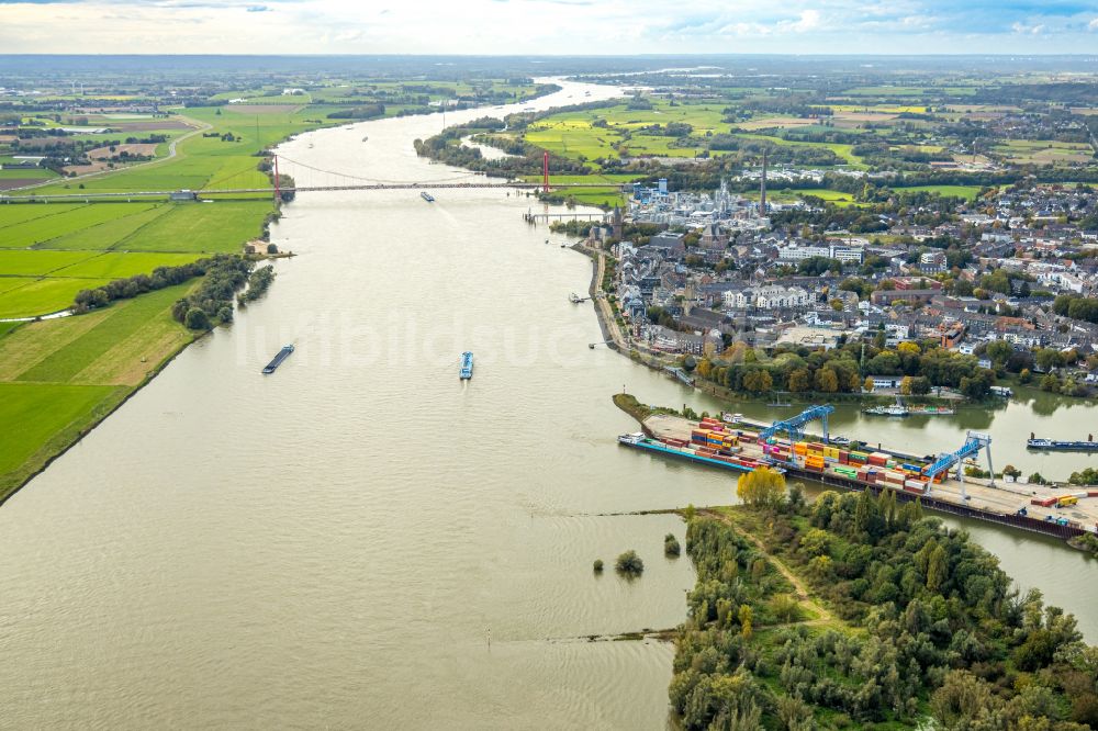 Emmerich am Rhein von oben - Containerterminal am Binnenhafen in Emmerich am Rhein im Bundesland Nordrhein-Westfalen, Deutschland