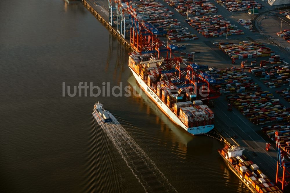 Luftaufnahme Bremerhaven - Containerterminal im Containerhafen des Überseehafen in Bremerhaven im Bundesland Bremen, Deutschland