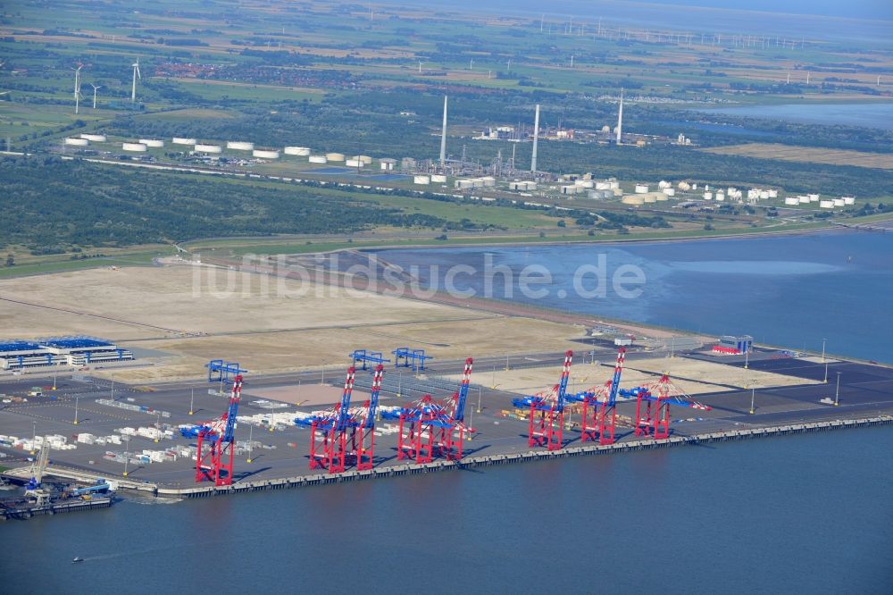 Wilhelmshaven von oben - Containerterminal im Containerhafen des Überseehafen des Jade Weser Port ( JWP ) an der Nordsee in Wilhelmshaven im Bundesland Niedersachsen, Deutschland