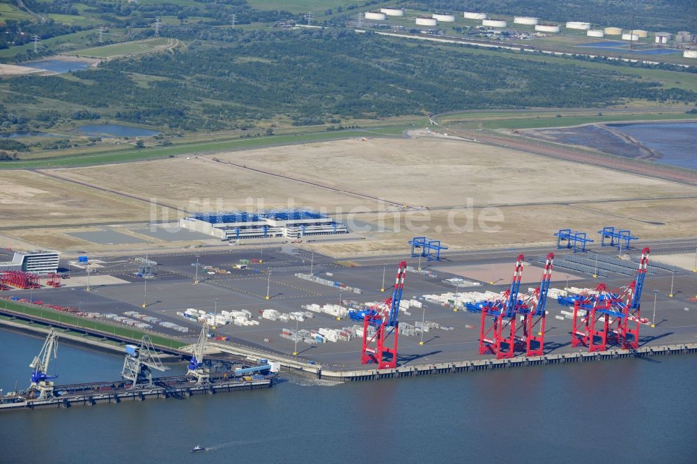 Luftbild Wilhelmshaven - Containerterminal im Containerhafen des Überseehafen des Jade Weser Port ( JWP ) an der Nordsee in Wilhelmshaven im Bundesland Niedersachsen, Deutschland