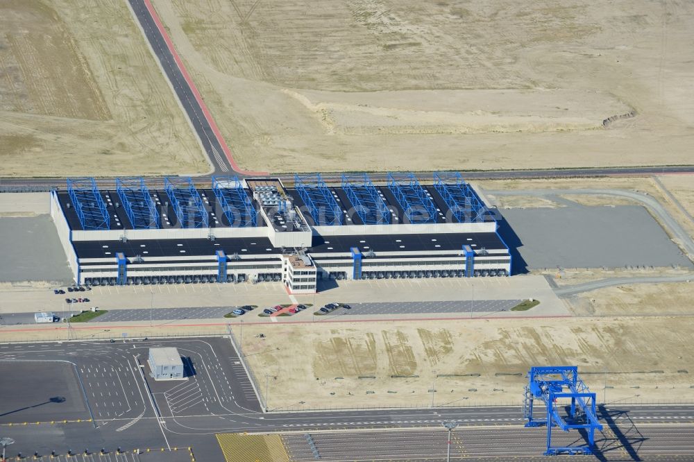 Wilhelmshaven von oben - Containerterminal im Containerhafen des Überseehafen des Jade Weser Port ( JWP ) an der Nordsee in Wilhelmshaven im Bundesland Niedersachsen, Deutschland