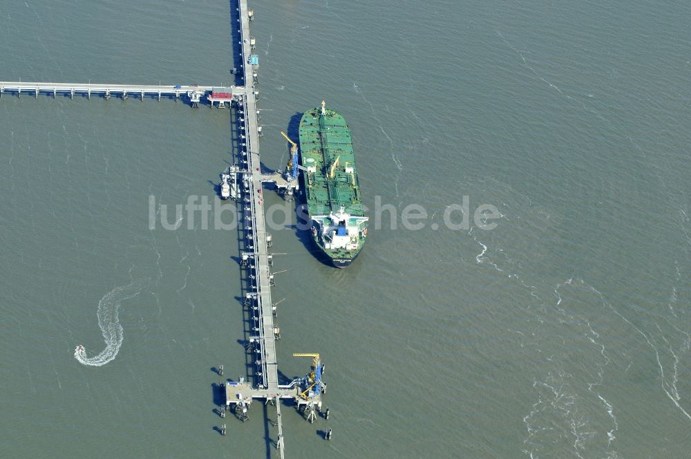 Luftaufnahme Wilhelmshaven - Containerterminal im Containerhafen des Überseehafen des Jade Weser Port ( JWP ) an der Nordsee in Wilhelmshaven im Bundesland Niedersachsen, Deutschland