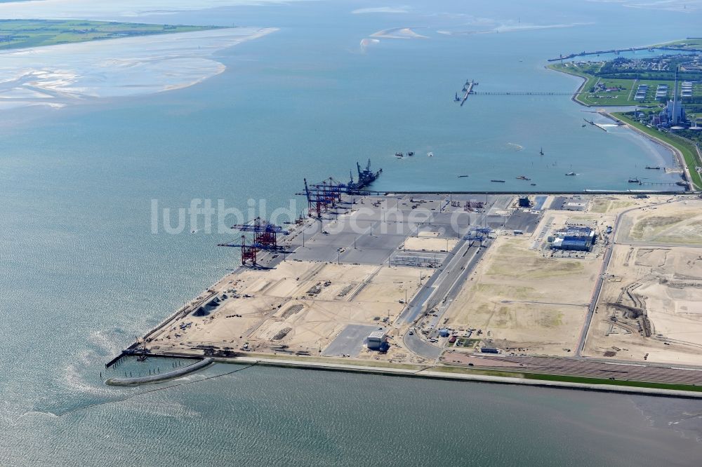 Luftbild Wilhelmshaven - Containerterminal im Containerhafen des Überseehafen des Jade Weser Port ( JWP ) an der Nordsee in Wilhelmshaven im Bundesland Niedersachsen, Deutschland