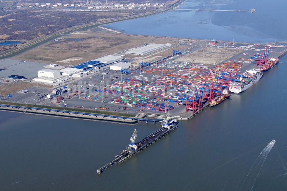 Wilhelmshaven von oben - Containerterminal im Containerhafen des Überseehafen des Jade Weser Port ( JWP ) an der Nordsee in Wilhelmshaven im Bundesland Niedersachsen, Deutschland