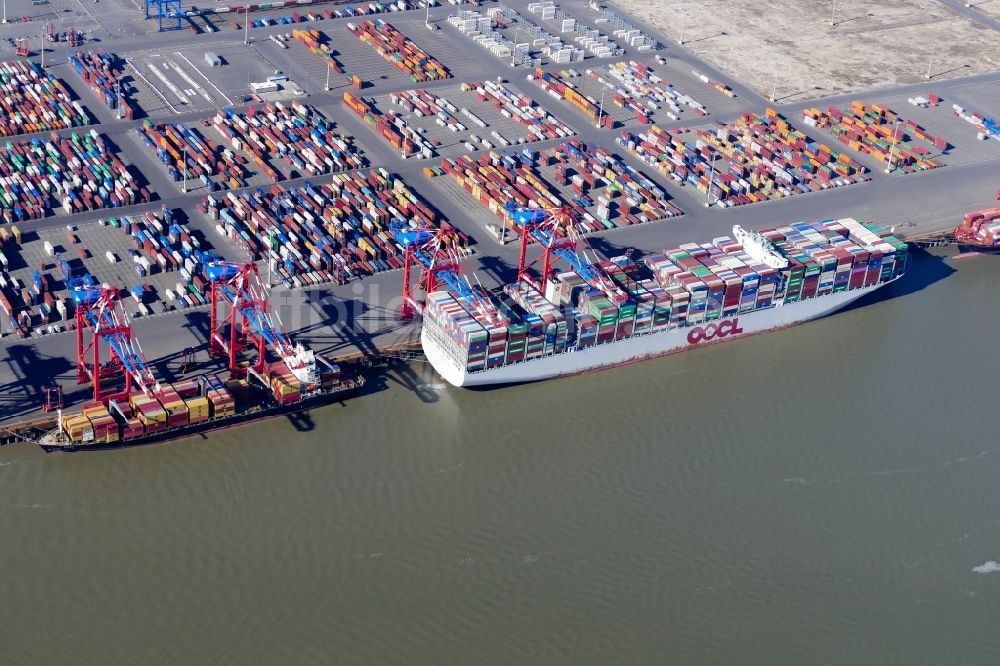 Luftbild Wilhelmshaven - Containerterminal im Containerhafen des Überseehafen des Jade Weser Port ( JWP ) an der Nordsee in Wilhelmshaven im Bundesland Niedersachsen, Deutschland