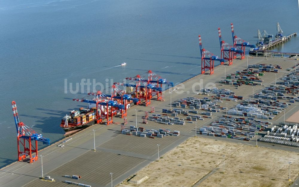 Wilhelmshaven von oben - Containerterminal im Containerhafen des Überseehafen JadeWeserPort ( JWP )in Wilhelmshaven im Bundesland Niedersachsen, Deutschland