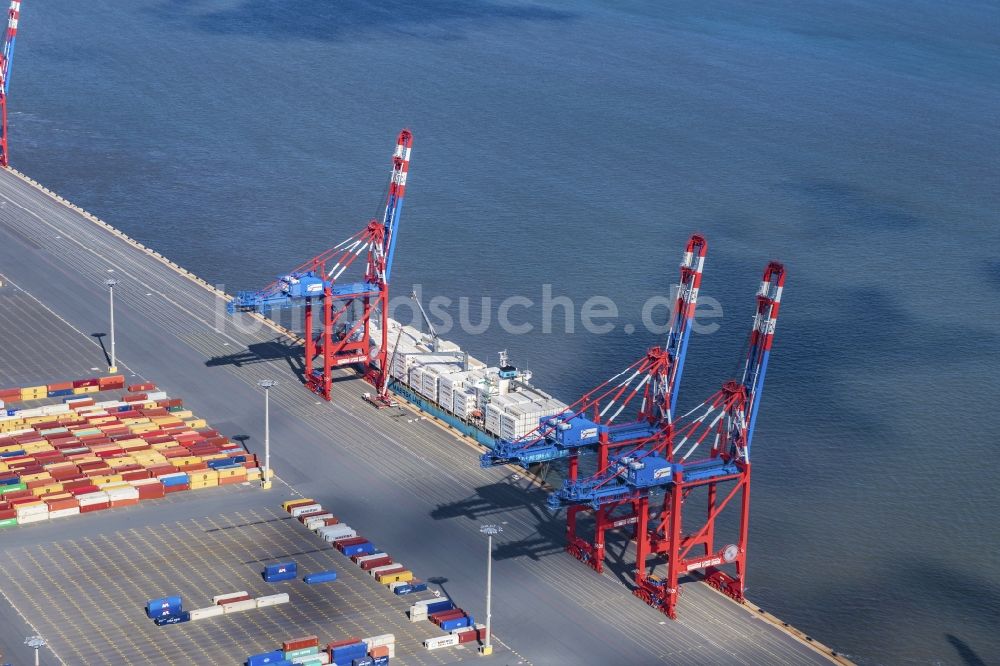 Wilhelmshaven von oben - Containerterminal im Containerhafen des Überseehafen JadeWeserPort ( JWP )in Wilhelmshaven im Bundesland Niedersachsen, Deutschland