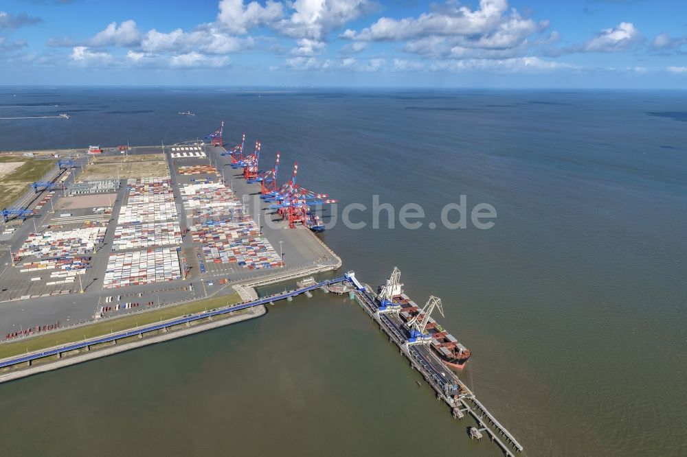 Luftaufnahme Wilhelmshaven - Containerterminal im Containerhafen des Überseehafen JadeWeserPort ( JWP )in Wilhelmshaven im Bundesland Niedersachsen, Deutschland