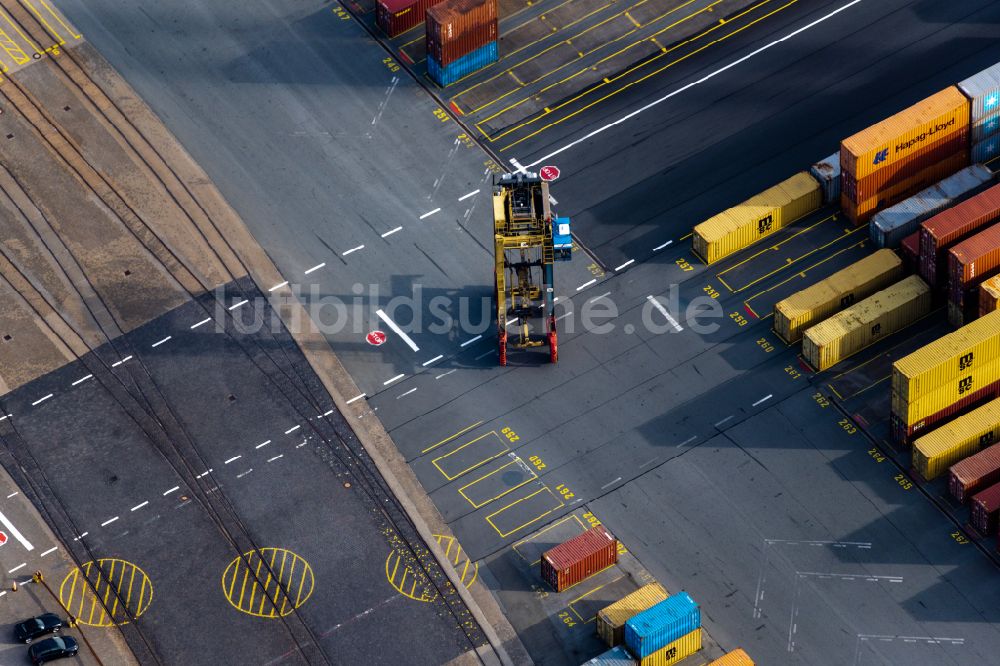 Bremerhaven aus der Vogelperspektive: Containerterminal im Containerhafen des Überseehafen Am Nordhafen in Bremerhaven im Bundesland Bremen