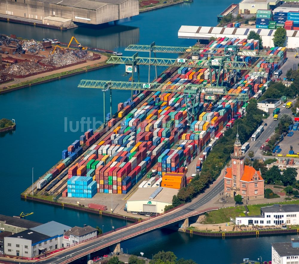 Dortmund aus der Vogelperspektive: Containerterminal im Containerhafen des Binnenhafen und Containerhafen Dortmund mit Altem Hafenamt in Dortmund im Bundesland Nordrhein-Westfalen