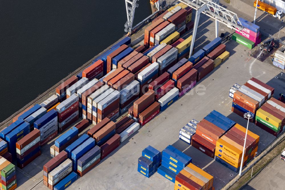 Venlo aus der Vogelperspektive: Containerterminal im Containerhafen des Binnenhafen der CTV Venlo B.V. in Venlo in Limburg, Niederlande