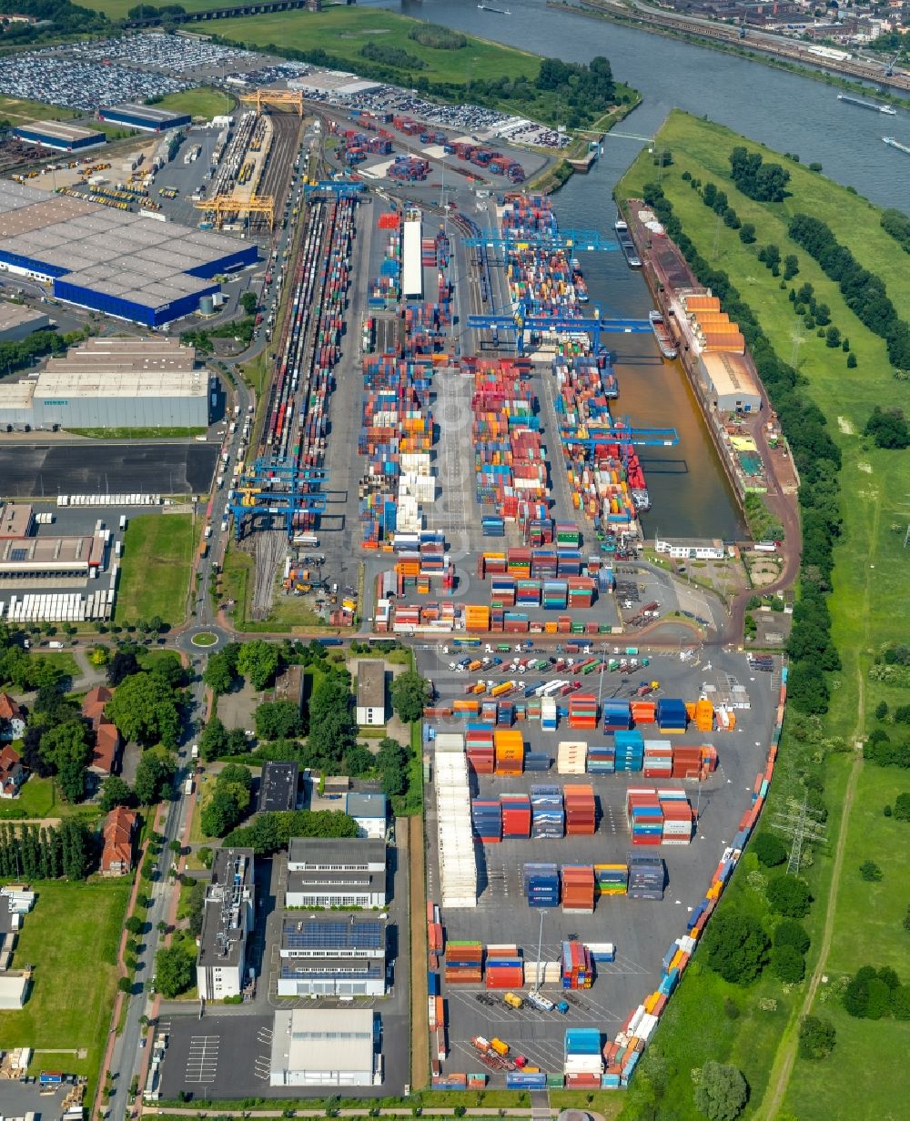 Luftbild Duisburg - Containerterminal im Containerhafen des Binnenhafen der DIT Duisburg Intermodal Terminal GmbH in Duisburg im Bundesland Nordrhein-Westfalen