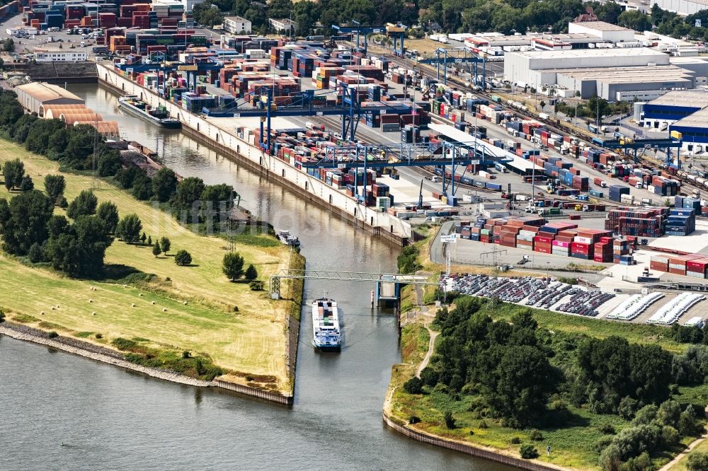 Luftaufnahme Duisburg - Containerterminal im Containerhafen des Binnenhafen der DIT Duisburg Intermodal Terminal GmbH in Duisburg im Bundesland Nordrhein-Westfalen