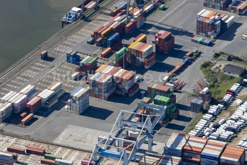 Luftaufnahme Düsseldorf - Containerterminal im Containerhafen des Binnenhafen Düsseldorfer Wirtschaftshafen in Düsseldorf im Bundesland Nordrhein-Westfalen