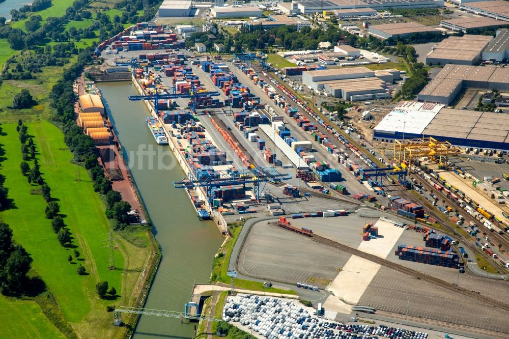 Duisburg aus der Vogelperspektive: Containerterminal im Containerhafen des Binnenhafen Duisburg Intermodal Terminal (DIT) in Duisburg im Bundesland Nordrhein-Westfalen