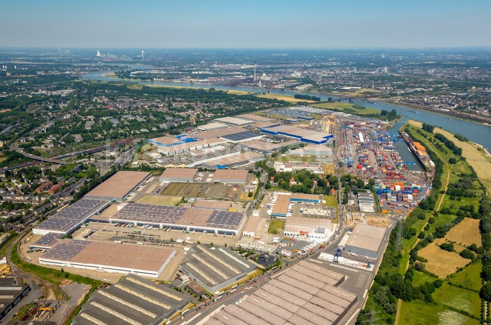 Duisburg aus der Vogelperspektive: Containerterminal im Containerhafen des Binnenhafen Duisburg Intermodal Terminal (DIT) in Duisburg im Bundesland Nordrhein-Westfalen