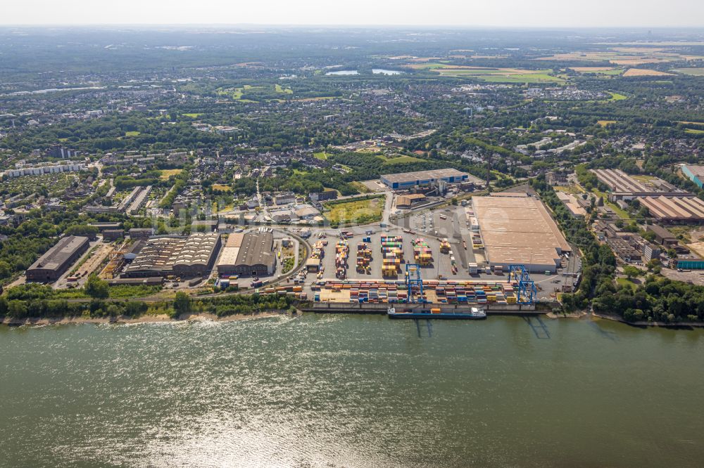 Duisburg von oben - Containerterminal im Containerhafen des Binnenhafen in Duisburg im Bundesland Nordrhein-Westfalen