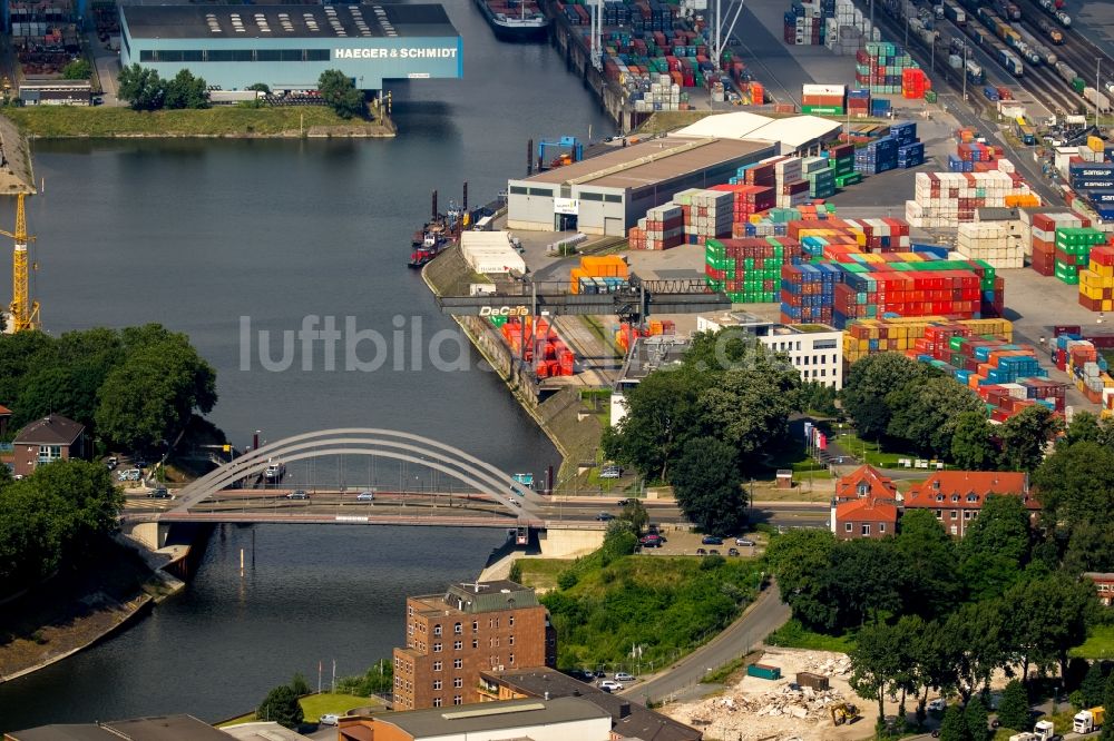 Duisburg von oben - Containerterminal im Containerhafen des Binnenhafen Duisport in Duisburg im Bundesland Nordrhein-Westfalen