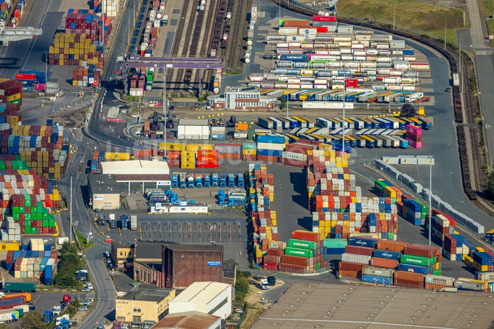 Duisburg aus der Vogelperspektive: Containerterminal im Containerhafen des Binnenhafen DUSS-TERMINAL im Ortsteil Homberg-Ruhrort-Baerl in Duisburg im Bundesland Nordrhein-Westfalen, Deutschland