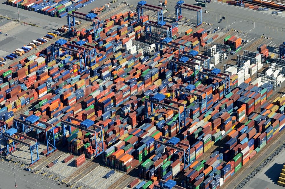 Hamburg aus der Vogelperspektive: Containerterminal im Containerhafen des Binnenhafen HHLA - Burchardkai in Hamburg