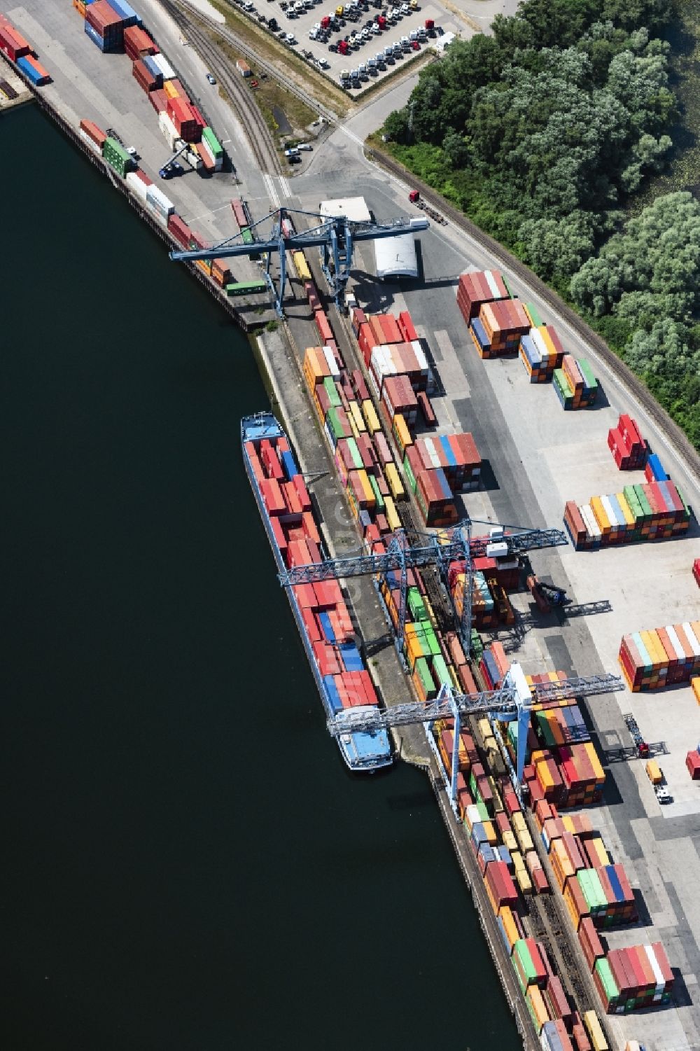 Luftaufnahme Wörth am Rhein - Containerterminal im Containerhafen des Binnenhafen Karlsruhe in Wörth am Rhein im Bundesland Rheinland-Pfalz, Deutschland