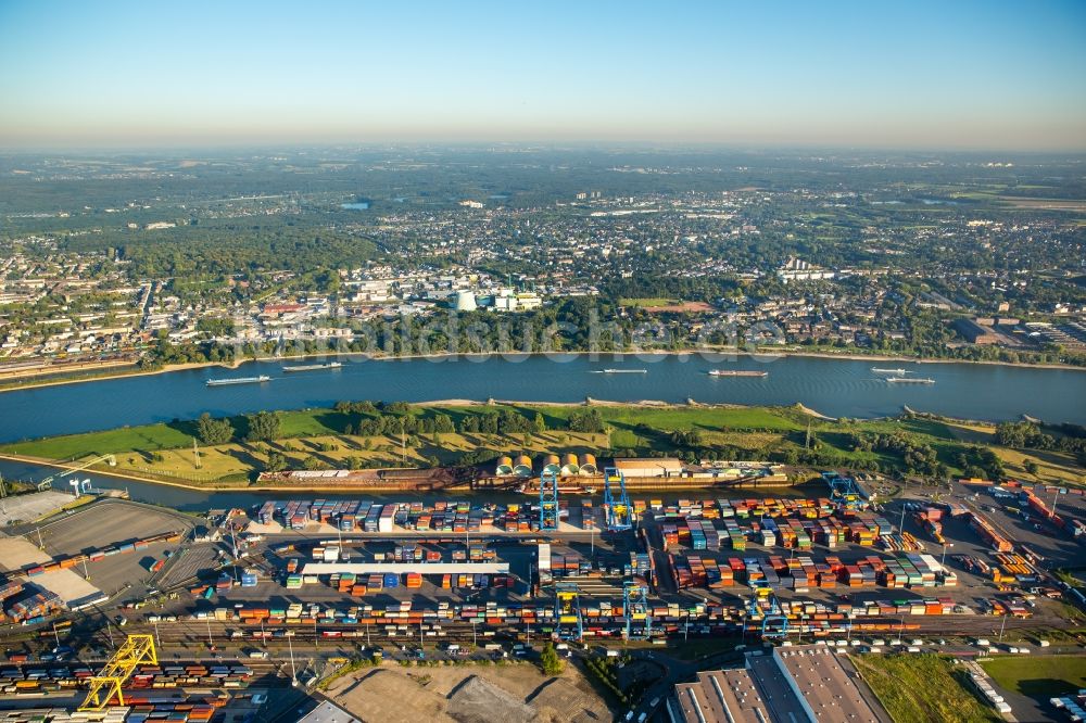 Duisburg von oben - Containerterminal im Containerhafen des Binnenhafen Logport Duisburg Rheinhausen in Duisburg im Bundesland Nordrhein-Westfalen