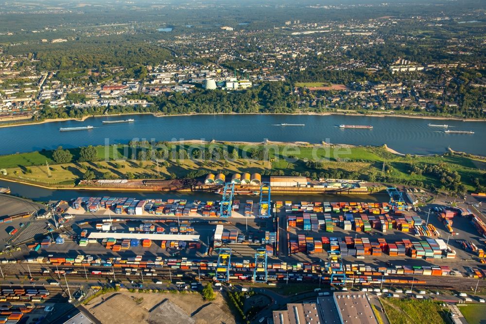 Duisburg aus der Vogelperspektive: Containerterminal im Containerhafen des Binnenhafen Logport Duisburg Rheinhausen in Duisburg im Bundesland Nordrhein-Westfalen