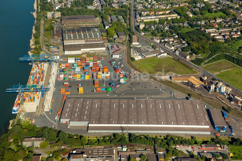 Luftaufnahme Duisburg - Containerterminal im Containerhafen des Binnenhafen Logport II Duisport im Logistikzentrum Rheinhausen in Duisburg im Bundesland Nordrhein-Westfalen