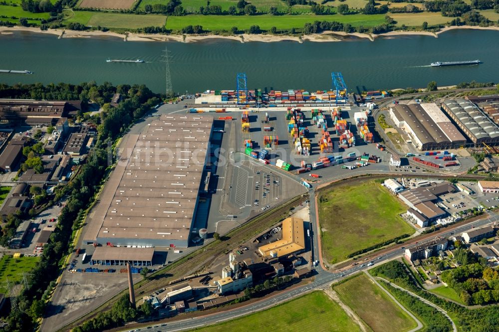 Duisburg aus der Vogelperspektive: Containerterminal im Containerhafen des Binnenhafen Logport II Duisport im Logistikzentrum Rheinhausen in Duisburg im Bundesland Nordrhein-Westfalen